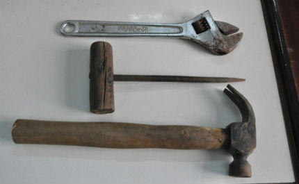 Hung thủ giết mẹ và bà ngoại khai bị “người âm nhập“